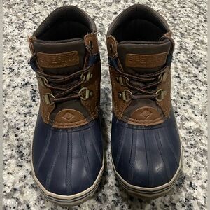 Sperry lace up boot, size 1M